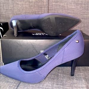I have pair new never worn simply Vera Vera heels